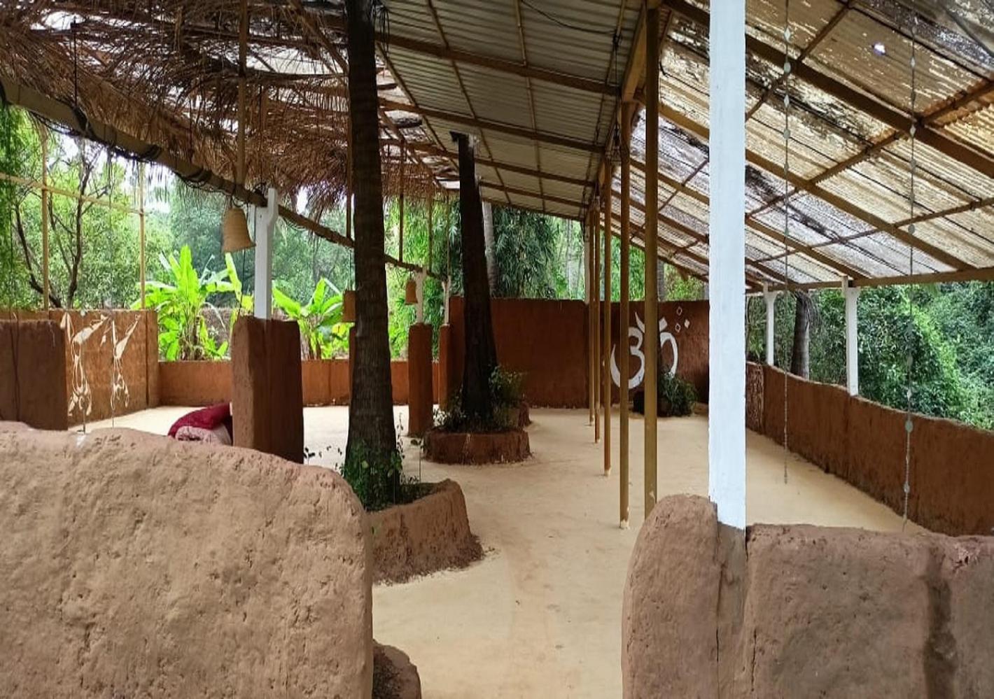 Jamboree Creek Yoga Mandrem Exterior photo